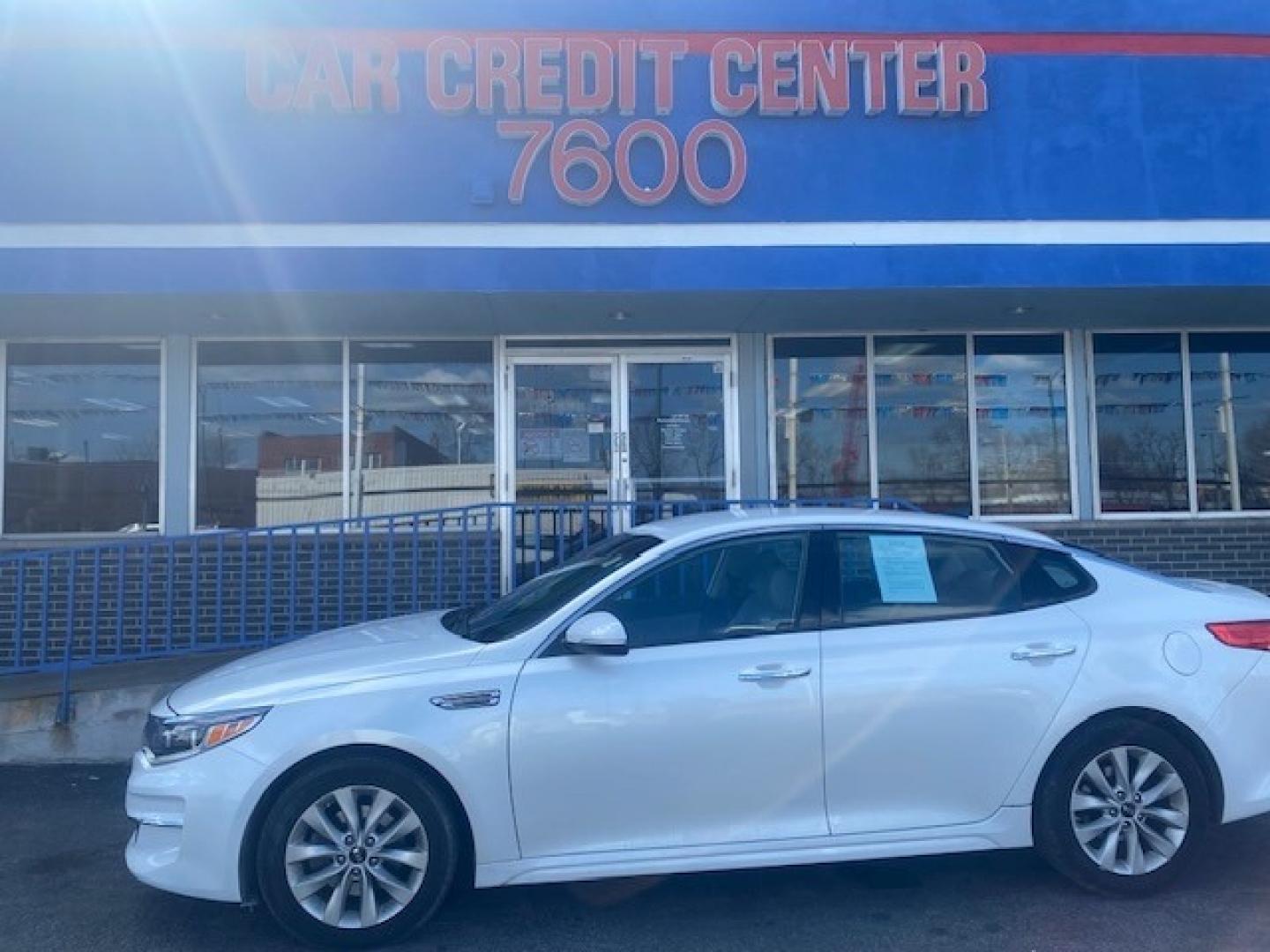 2016 WHITE Kia Optima EX (5XXGU4L33GG) with an 2.4L L4 DOHC 16V engine, 6A transmission, located at 7600 S Western Ave., Chicago, IL, 60620, (773) 918-3980, 0.000000, 0.000000 - Photo#0